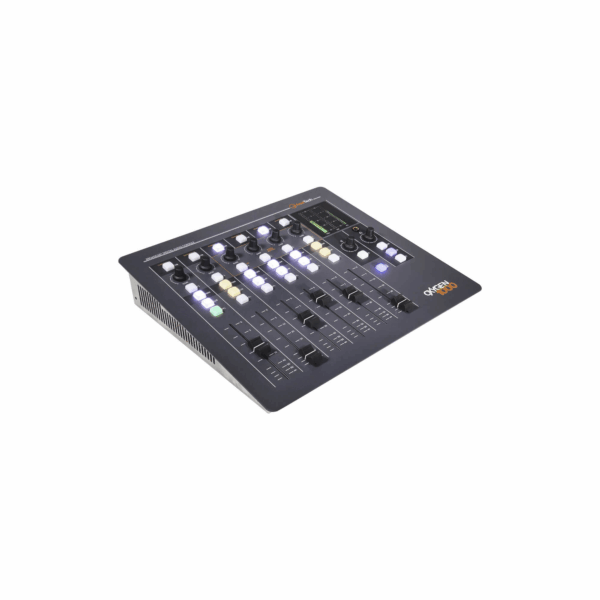 Console digital de broadcast Axel Oxygen 1000 em vista superior, com seis faders, botões RGB iluminados, encoders rotativos e display para controle de áudio em estúdios de rádio.
